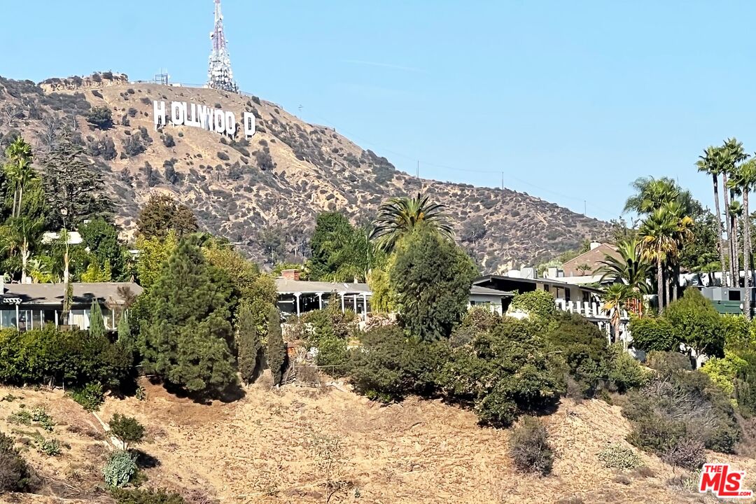 6744 Mulholland Dr