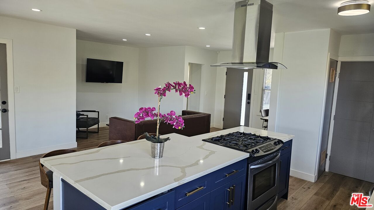 6744 Mulholland Dr
