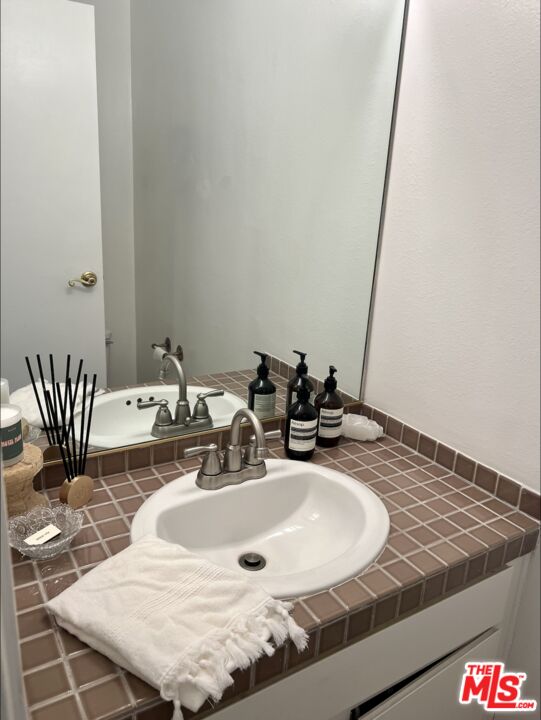 1131 Alta Loma Rd Unit: 212