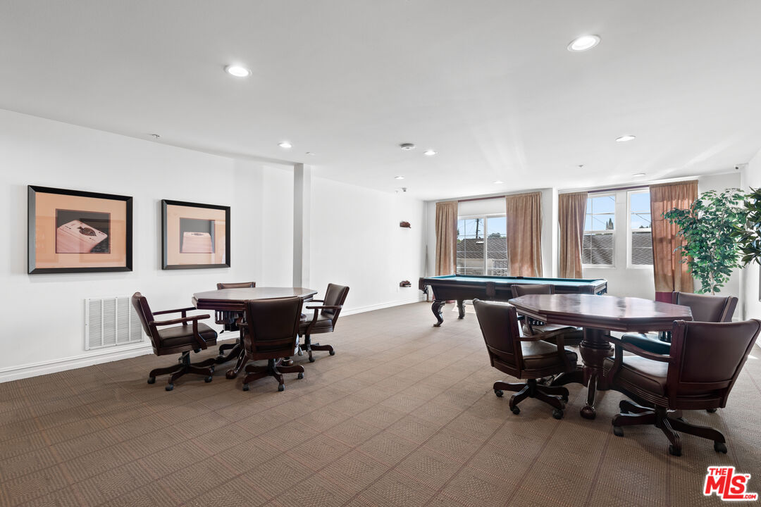 14242 Burbank Blvd Unit: 104