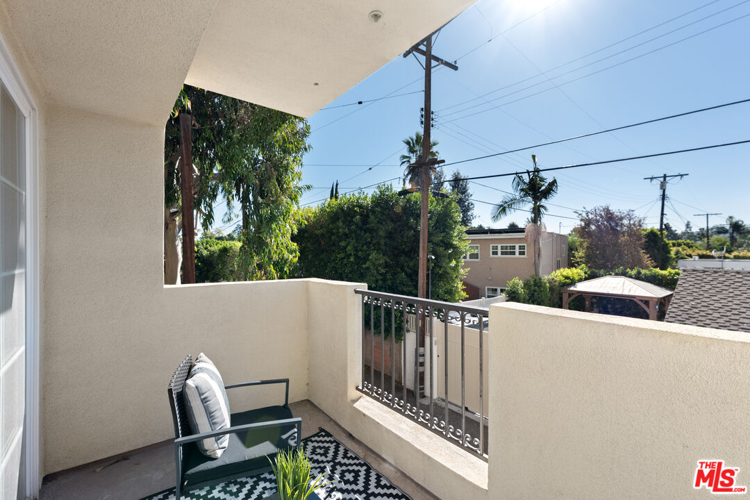14242 Burbank Blvd Unit: 104