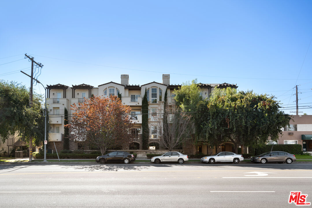 14242 Burbank Blvd Unit: 104