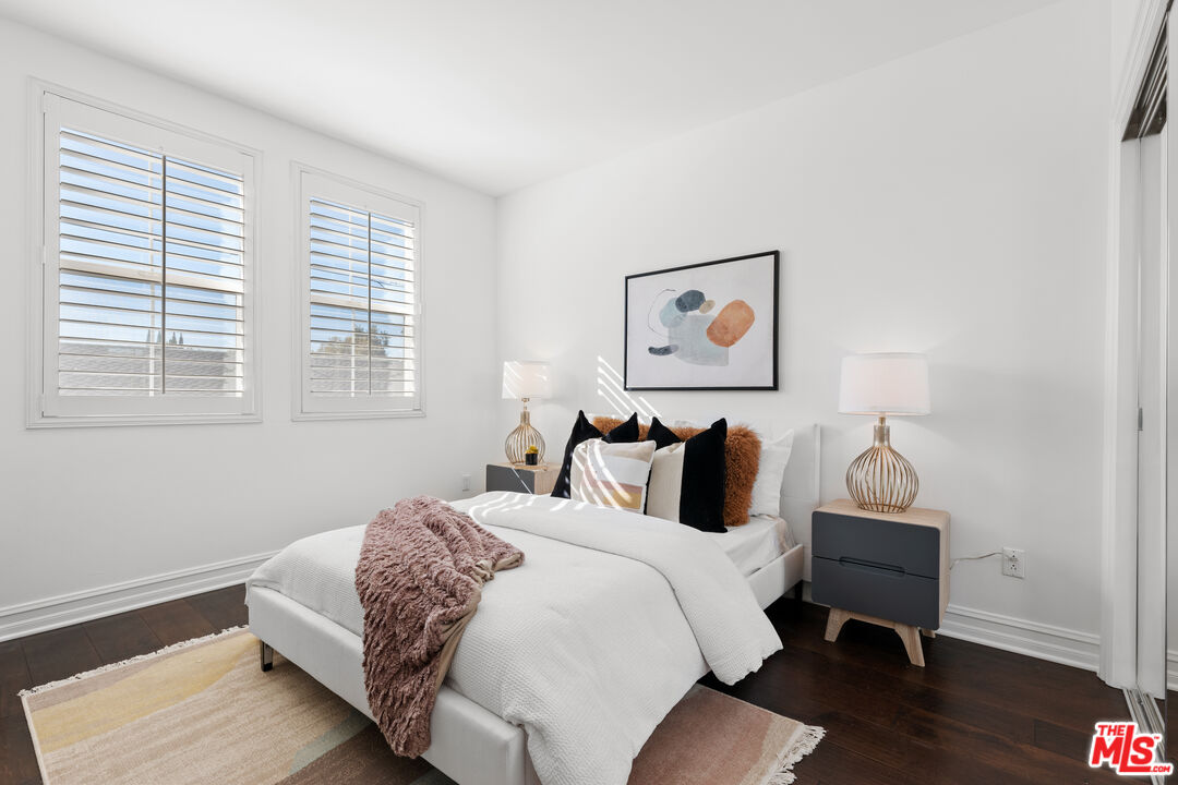 14242 Burbank Blvd Unit: 104