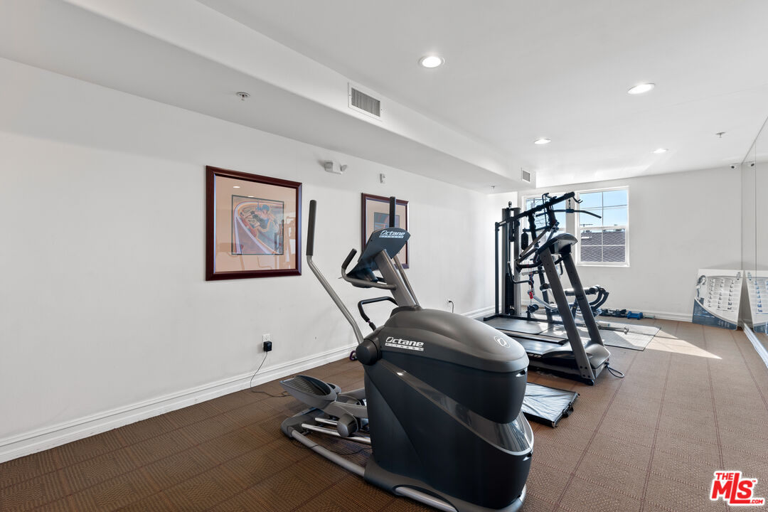 14242 Burbank Blvd Unit: 104