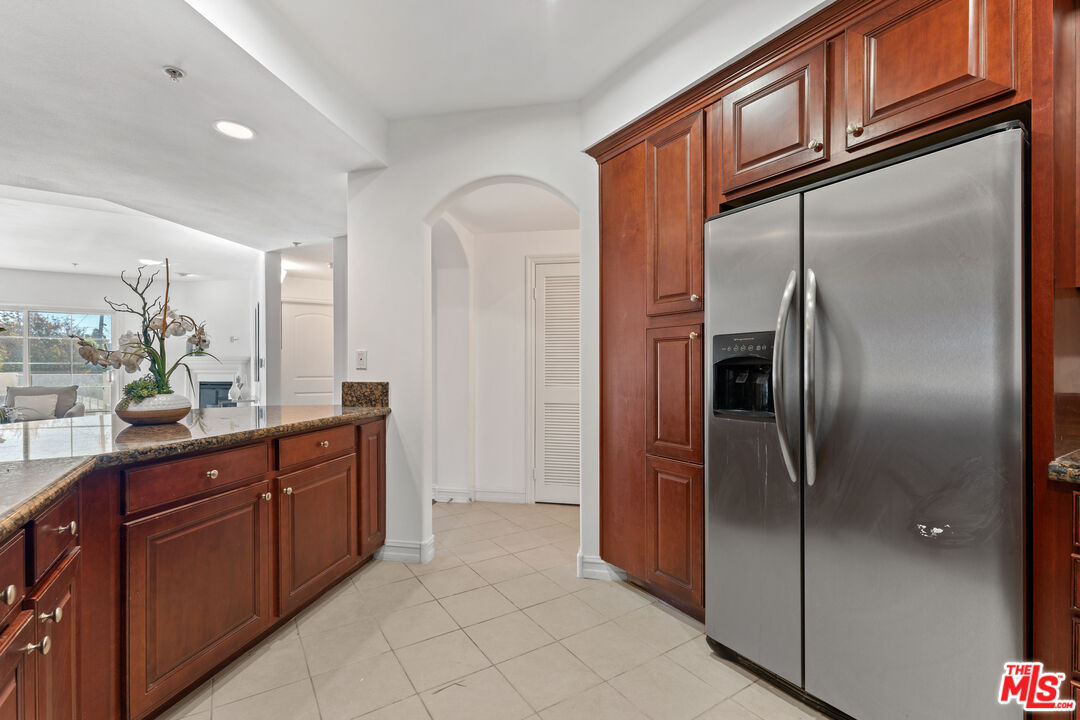 14242 Burbank Blvd Unit: 104