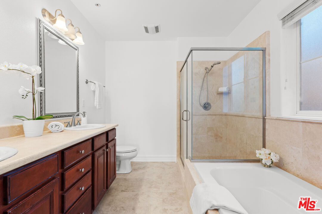 14242 Burbank Blvd Unit: 104
