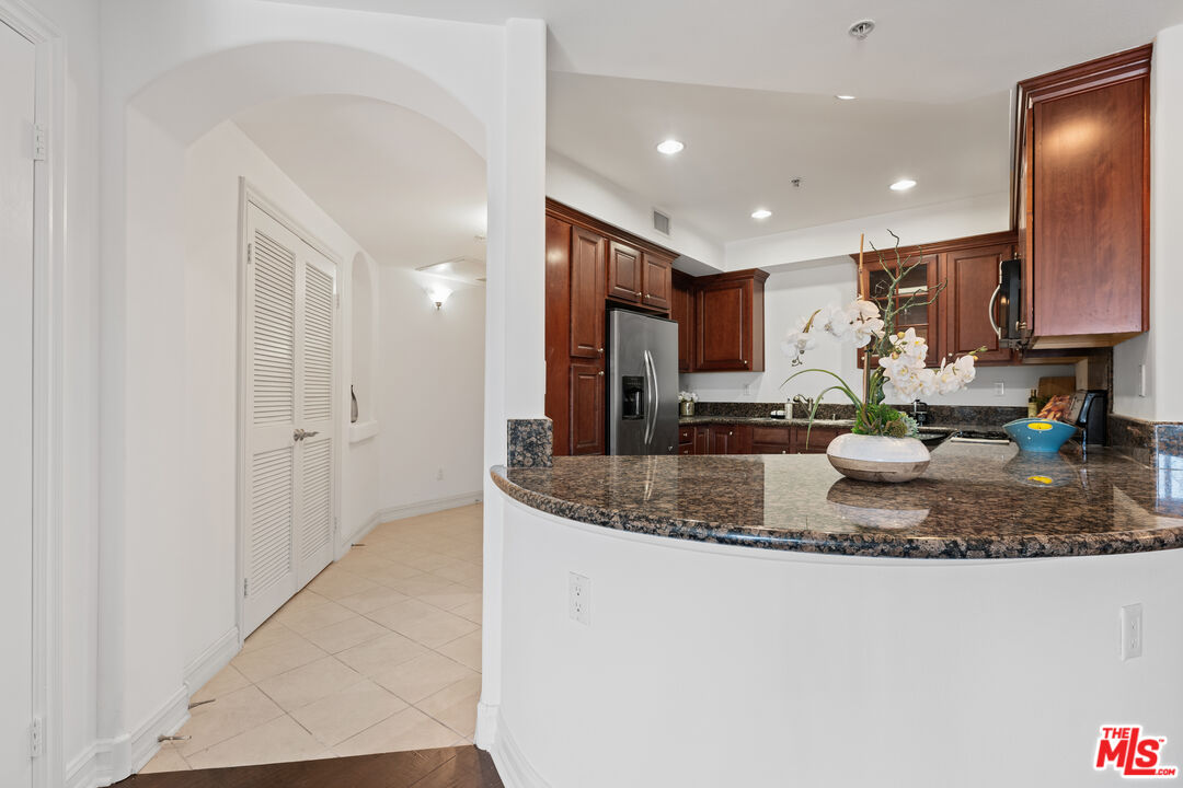 14242 Burbank Blvd Unit: 104