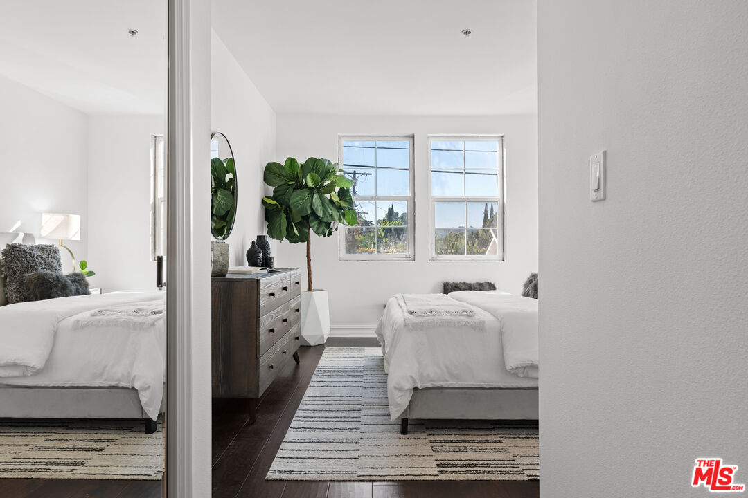14242 Burbank Blvd Unit: 104