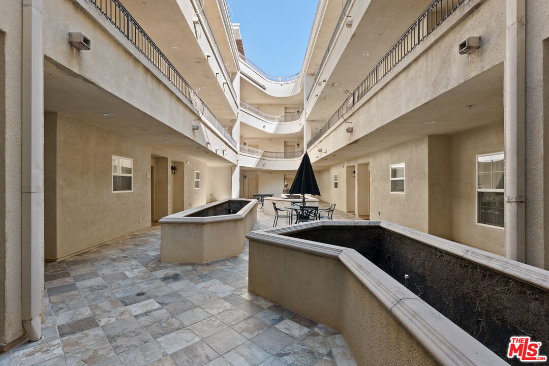 14242 Burbank Blvd Unit: 104