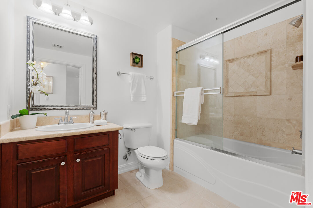 14242 Burbank Blvd Unit: 104