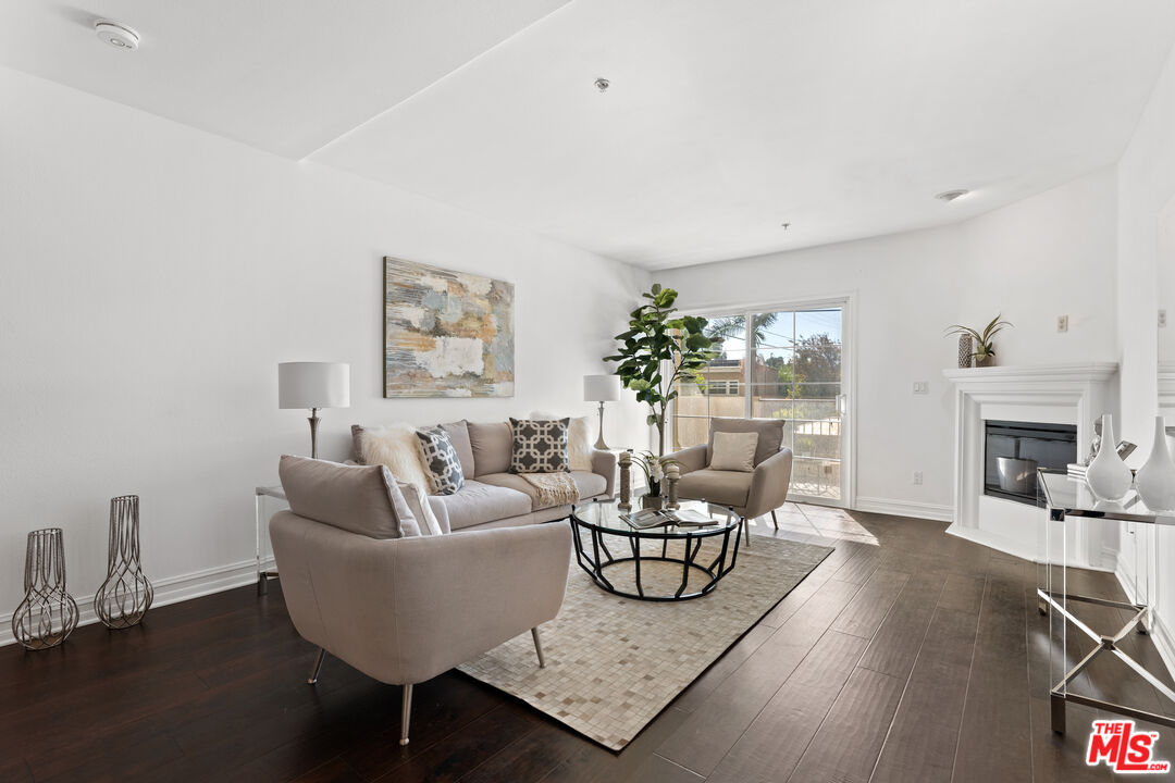 14242 Burbank Blvd Unit: 104