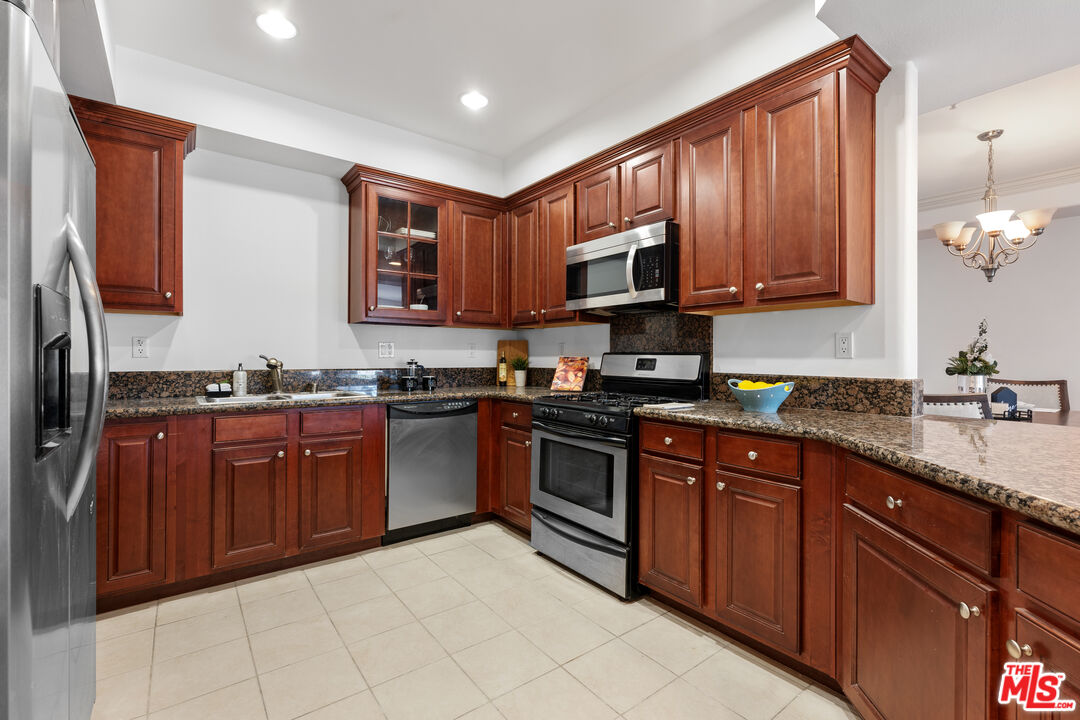 14242 Burbank Blvd Unit: 104