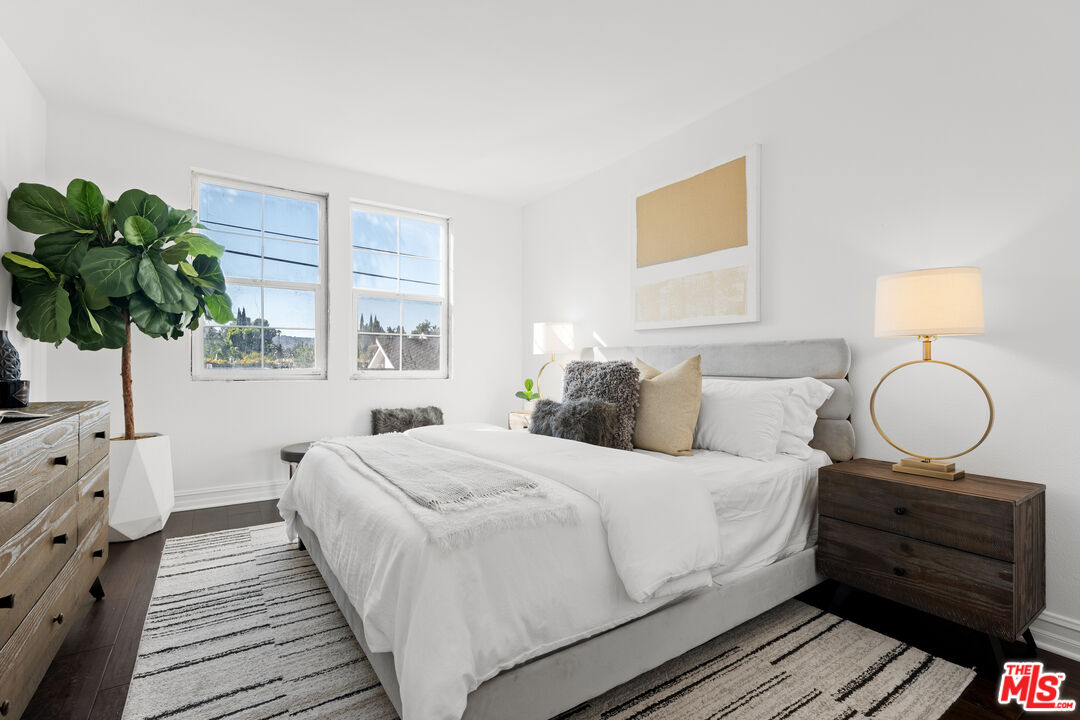 14242 Burbank Blvd Unit: 104