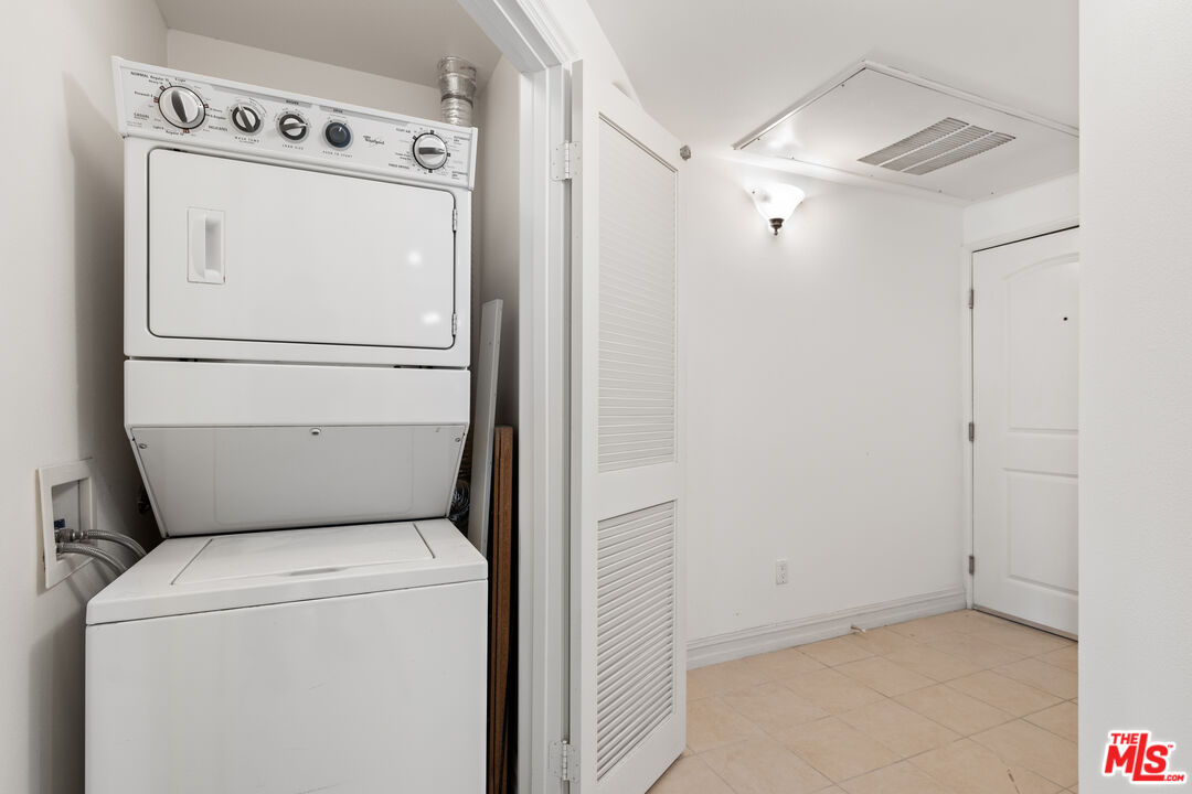 14242 Burbank Blvd Unit: 104