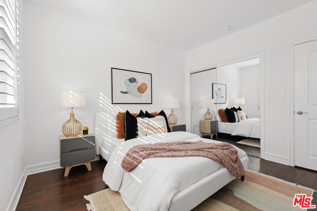 14242 Burbank Blvd Unit: 104