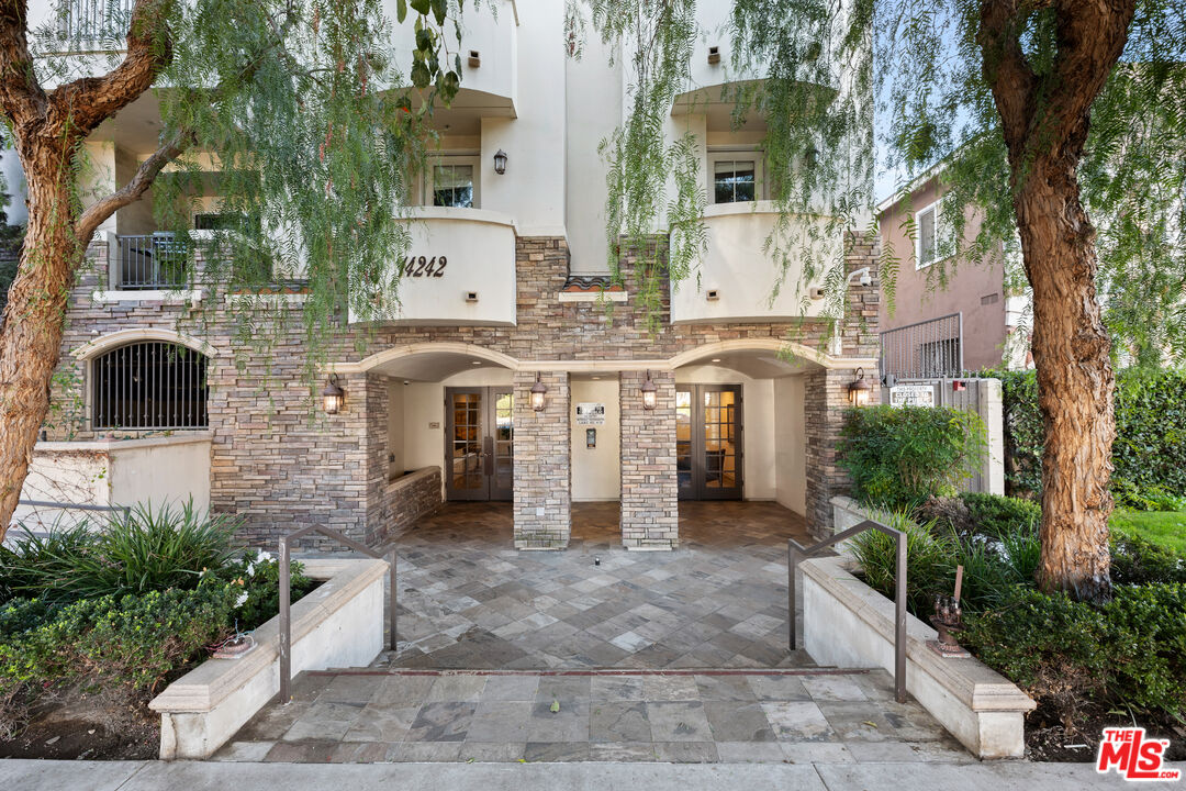 14242 Burbank Blvd Unit: 104