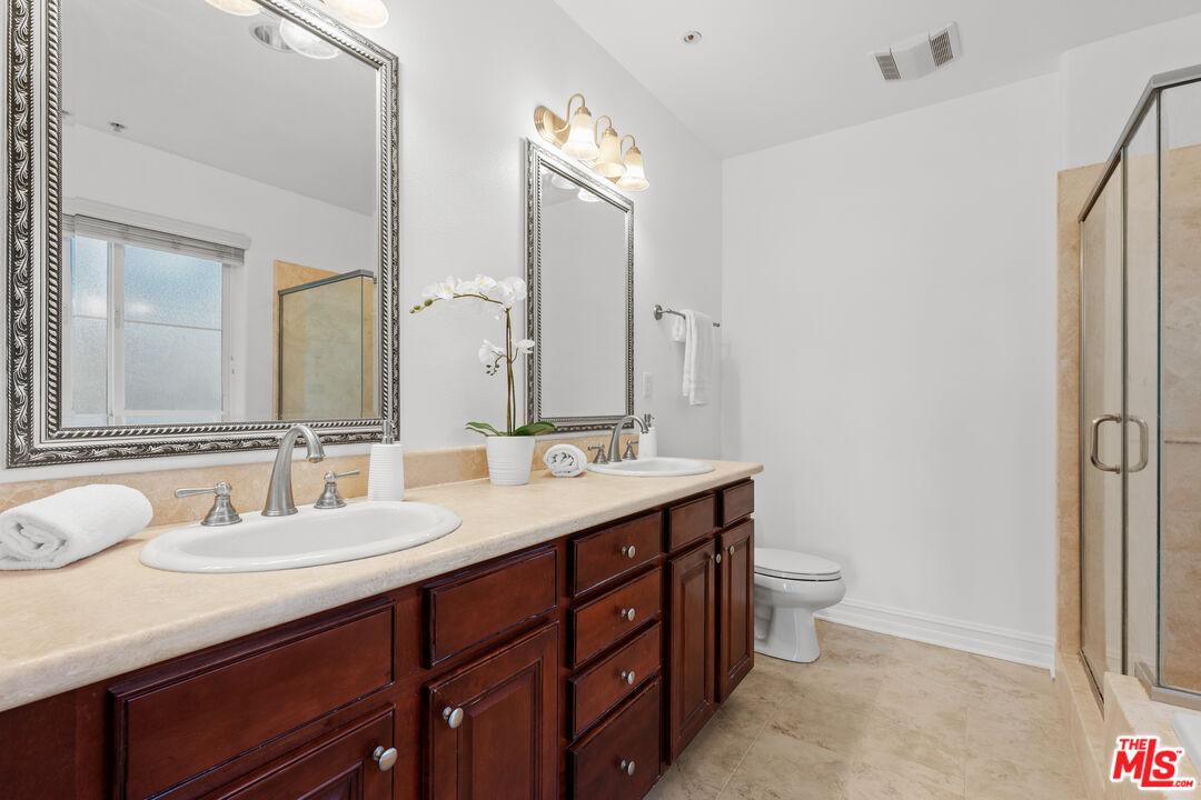14242 Burbank Blvd Unit: 104