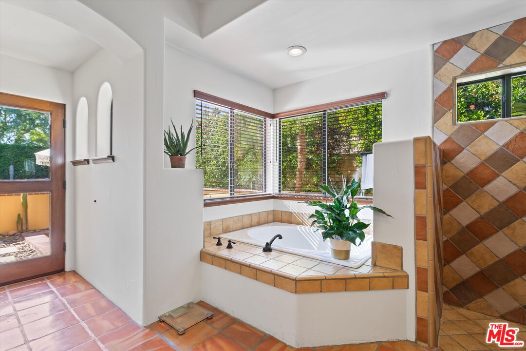 1115 Village Ct