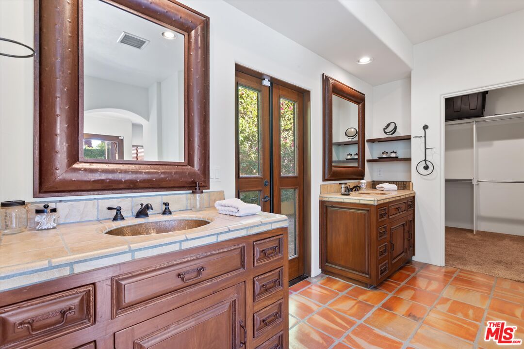 1115 Village Ct