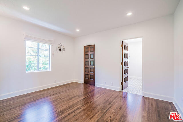 702 N MAPLE DR