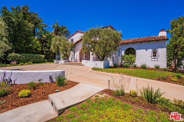 702 N MAPLE DR