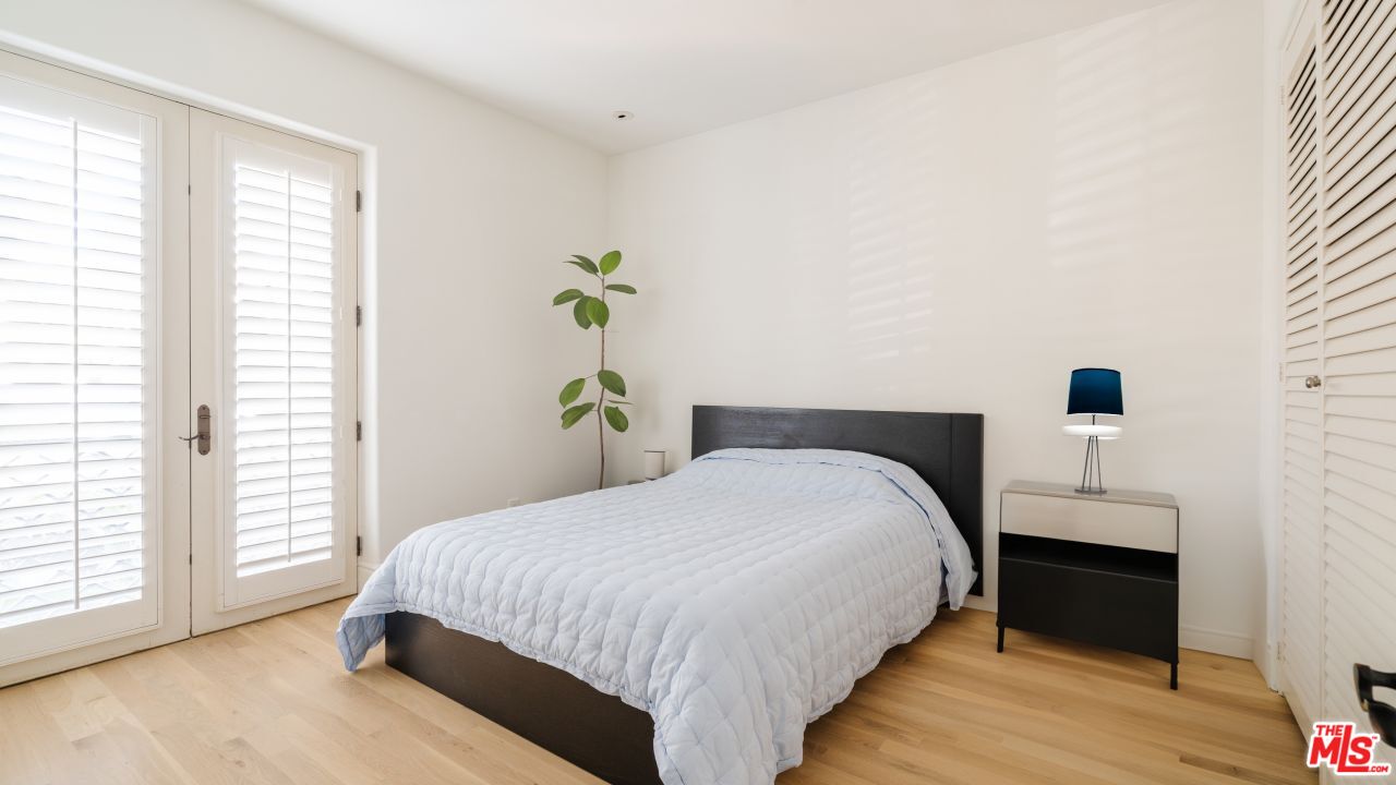 137 S Spalding Dr Unit: 106