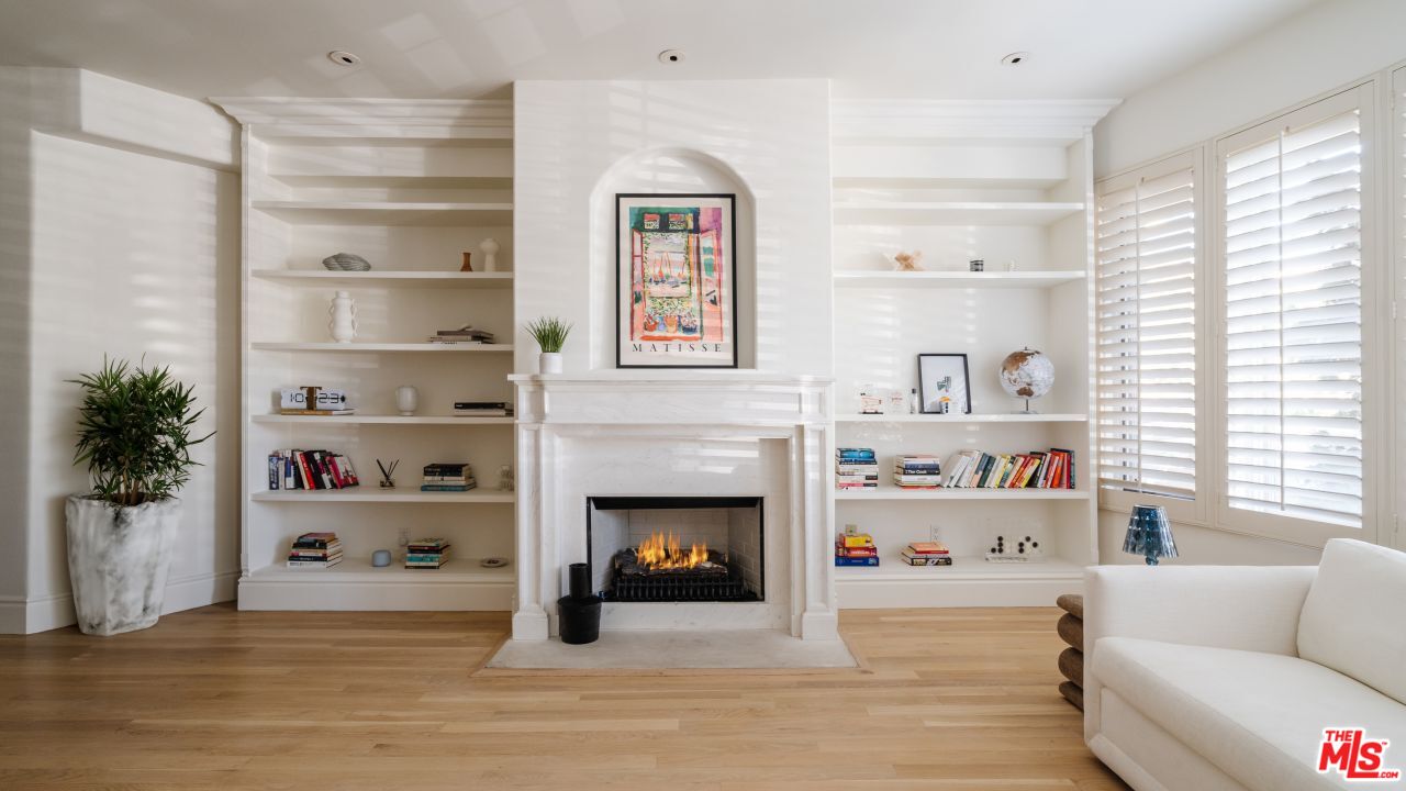 137 S Spalding Dr Unit: 106