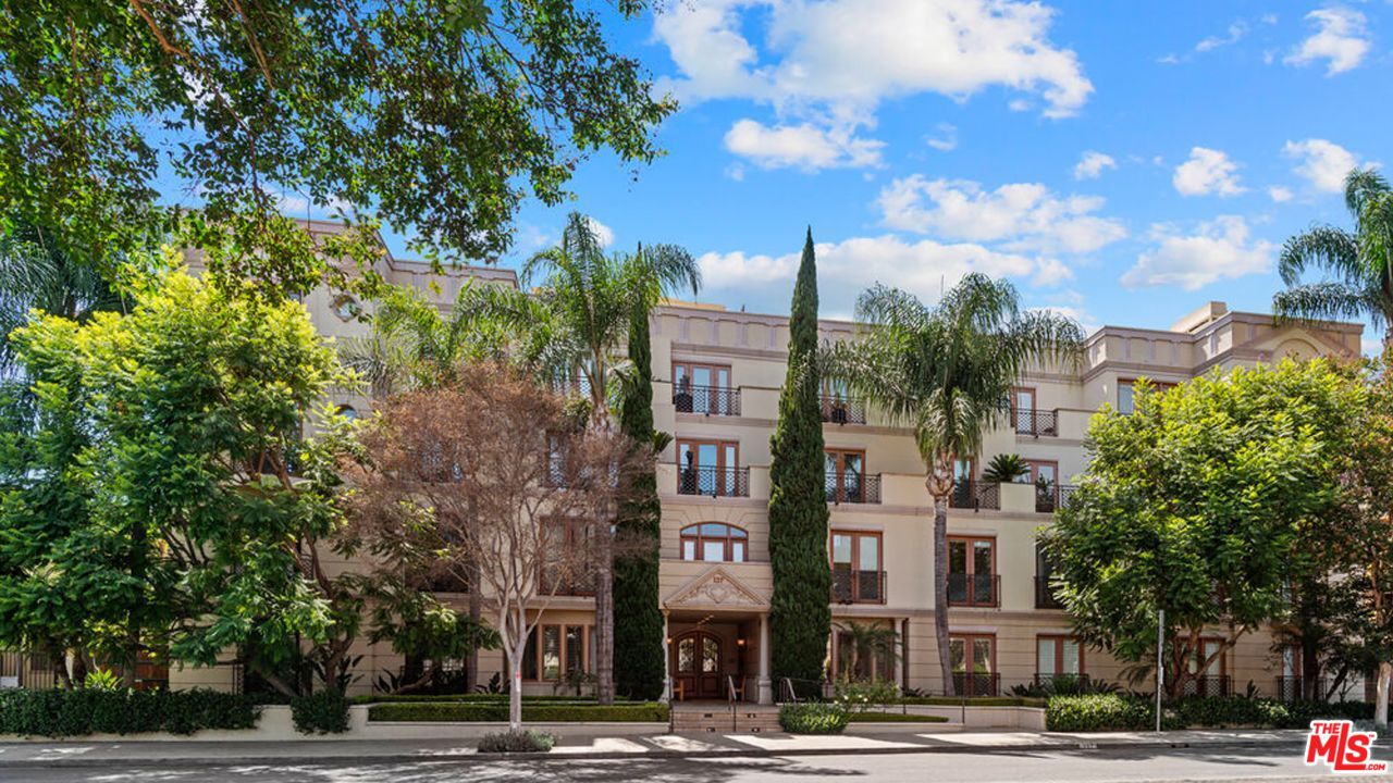 137 S Spalding Dr Unit: 106