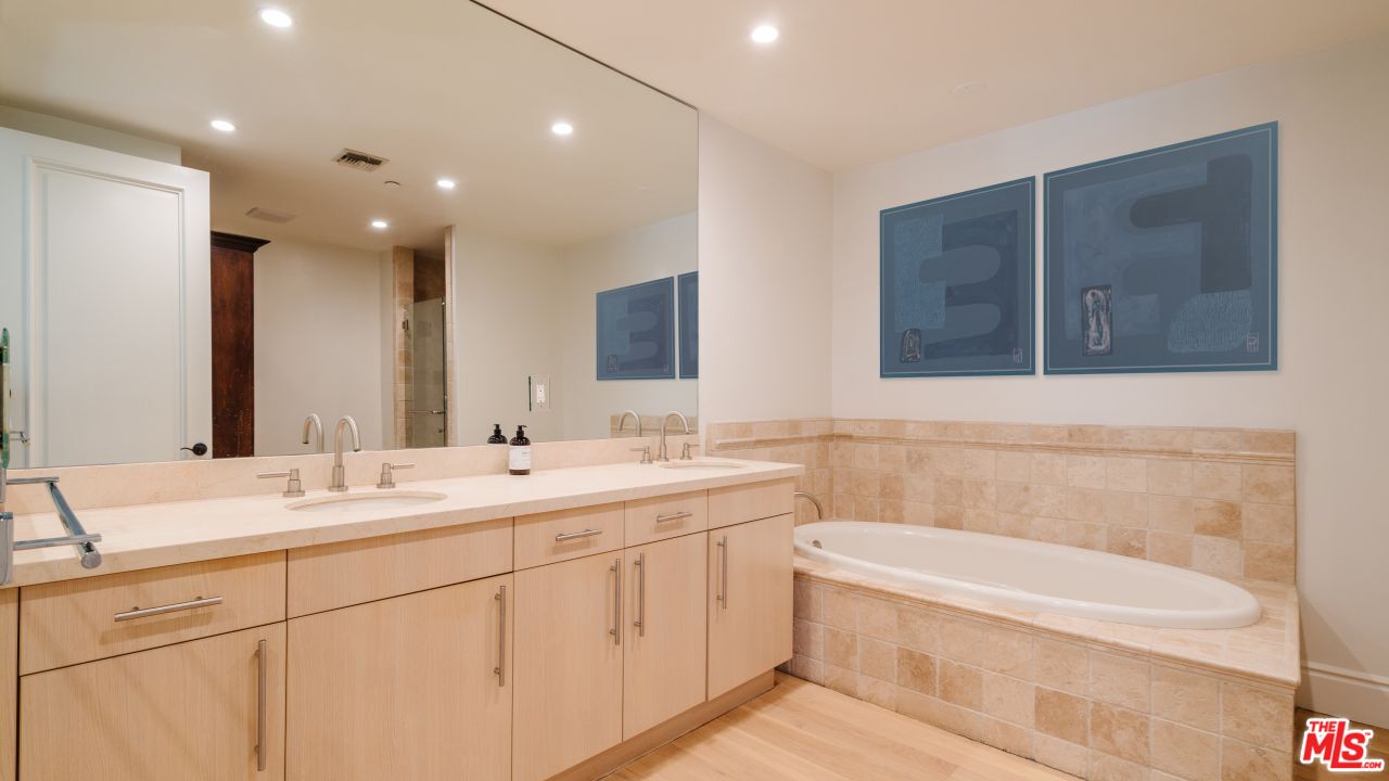 137 S Spalding Dr Unit: 106