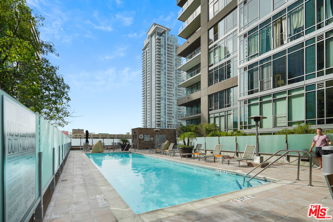 1100 S Hope St Unit: 808