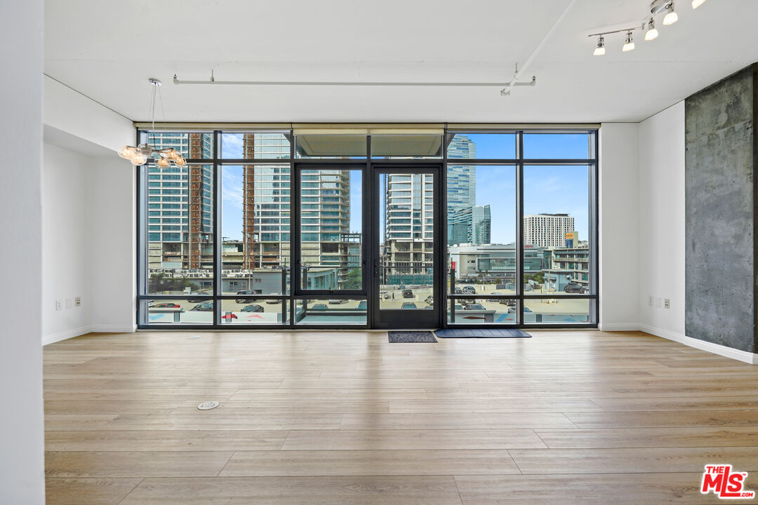 1100 S Hope St Unit: 808