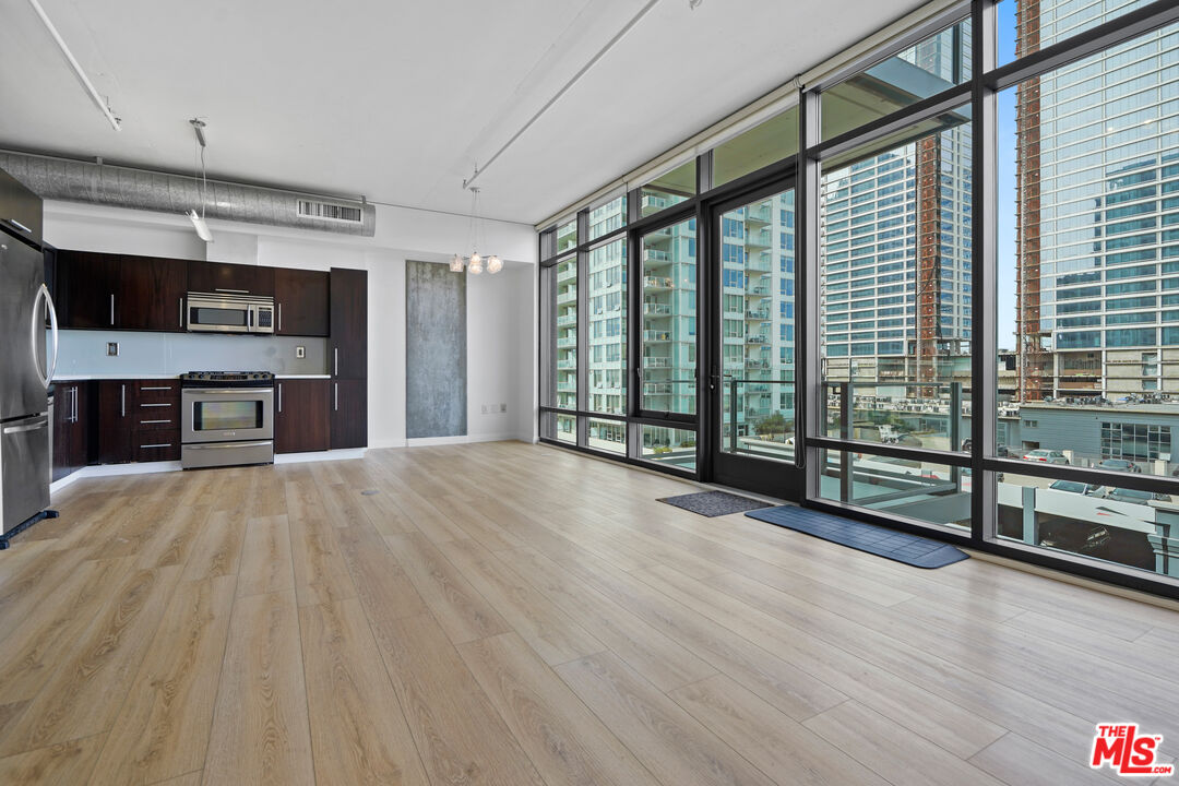 1100 S Hope St Unit: 808