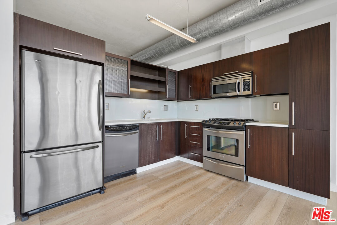 1100 S Hope St Unit: 808
