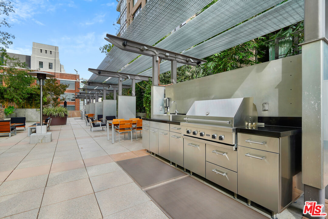 1100 S Hope St Unit: 808