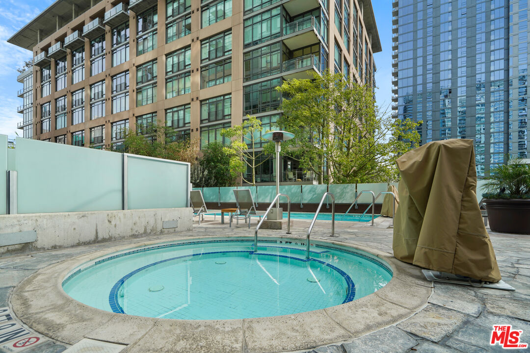 1100 S Hope St Unit: 808