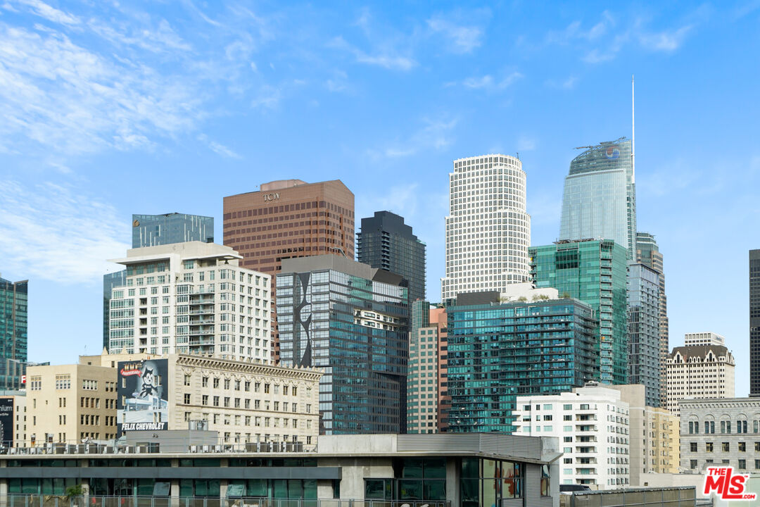 1100 S Hope St Unit: 808