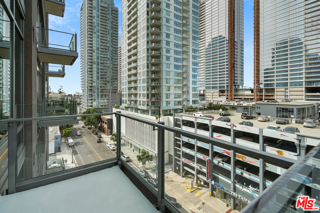 1100 S Hope St Unit: 808