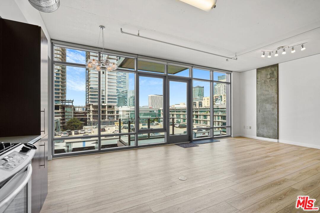 1100 S Hope St Unit: 808