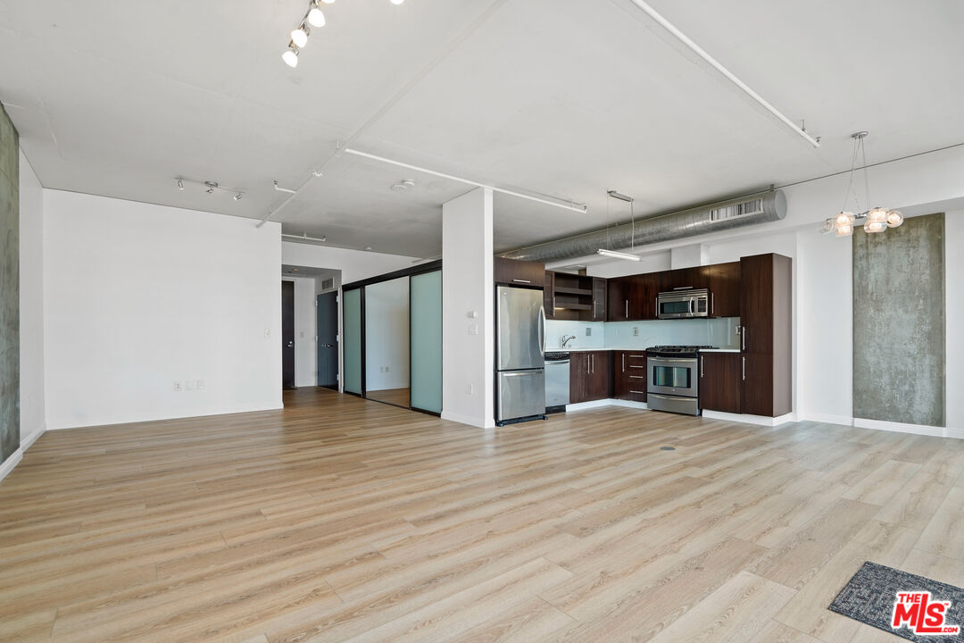 1100 S Hope St Unit: 808