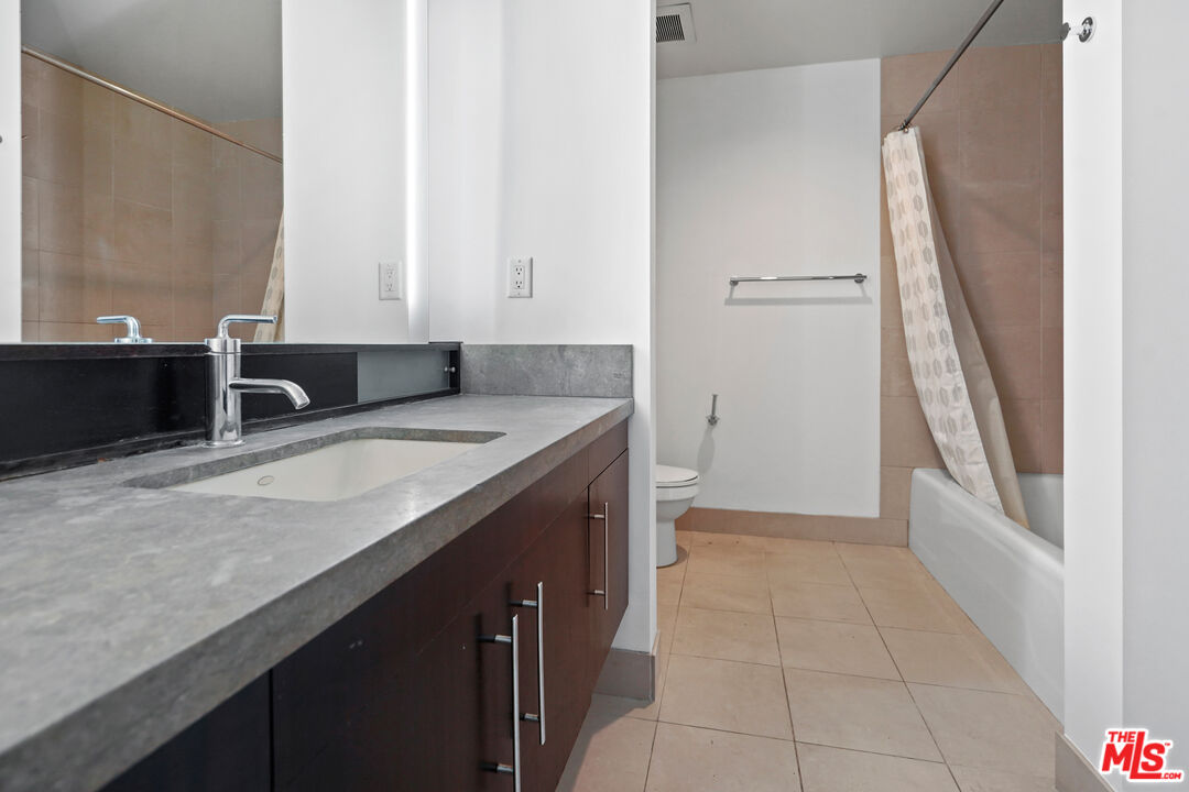 1100 S Hope St Unit: 808