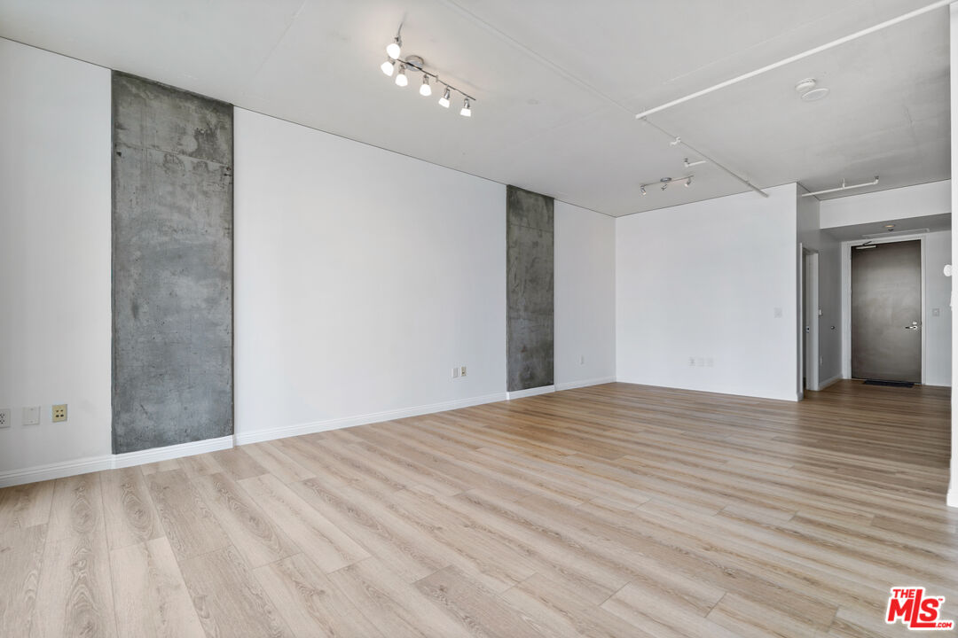 1100 S Hope St Unit: 808