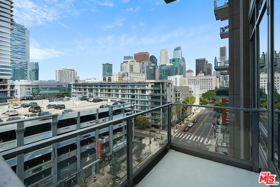 1100 S Hope St Unit: 808