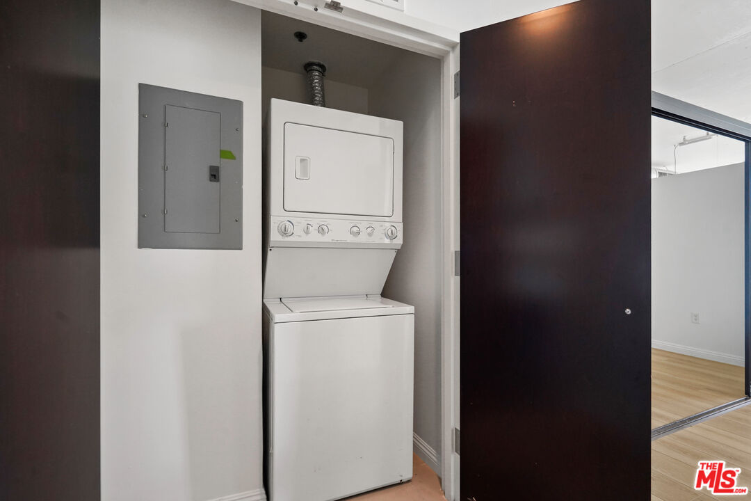 1100 S Hope St Unit: 808