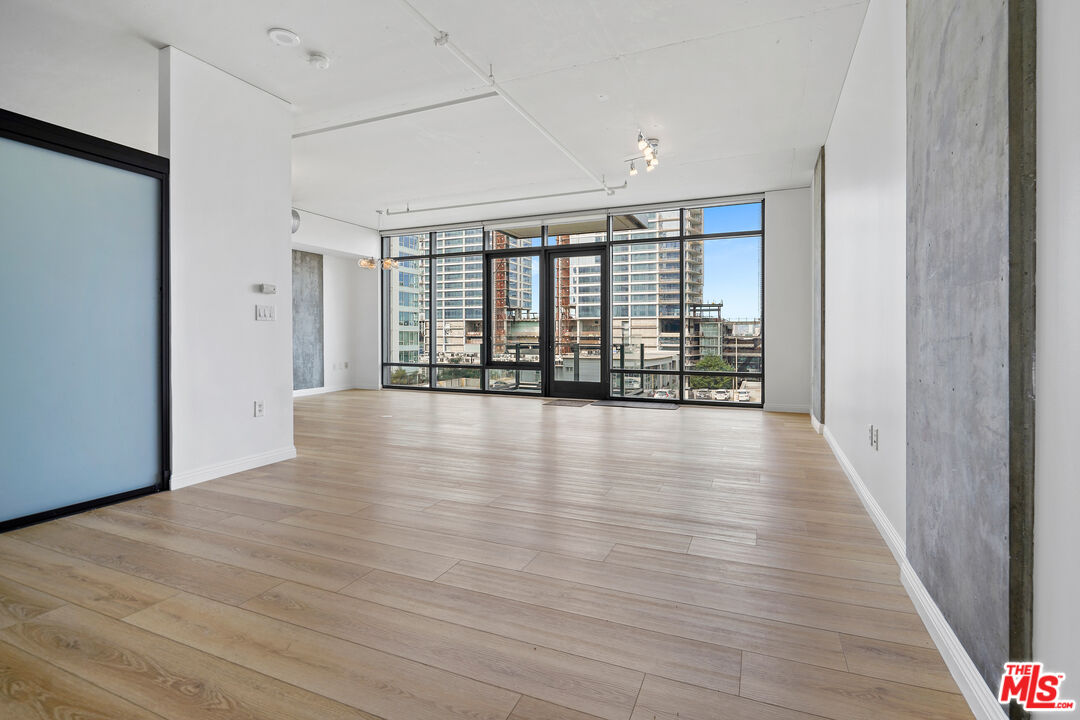1100 S Hope St Unit: 808