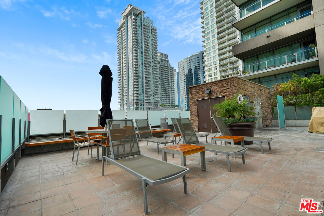 1100 S Hope St Unit: 808