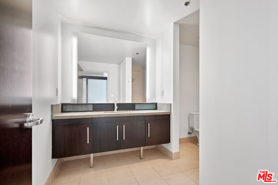 1100 S Hope St Unit: 808