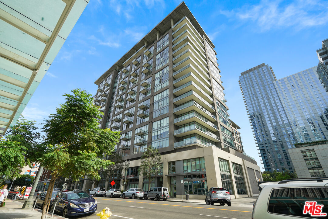 1100 S Hope St Unit: 808