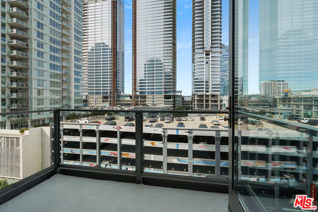 1100 S Hope St Unit: 808