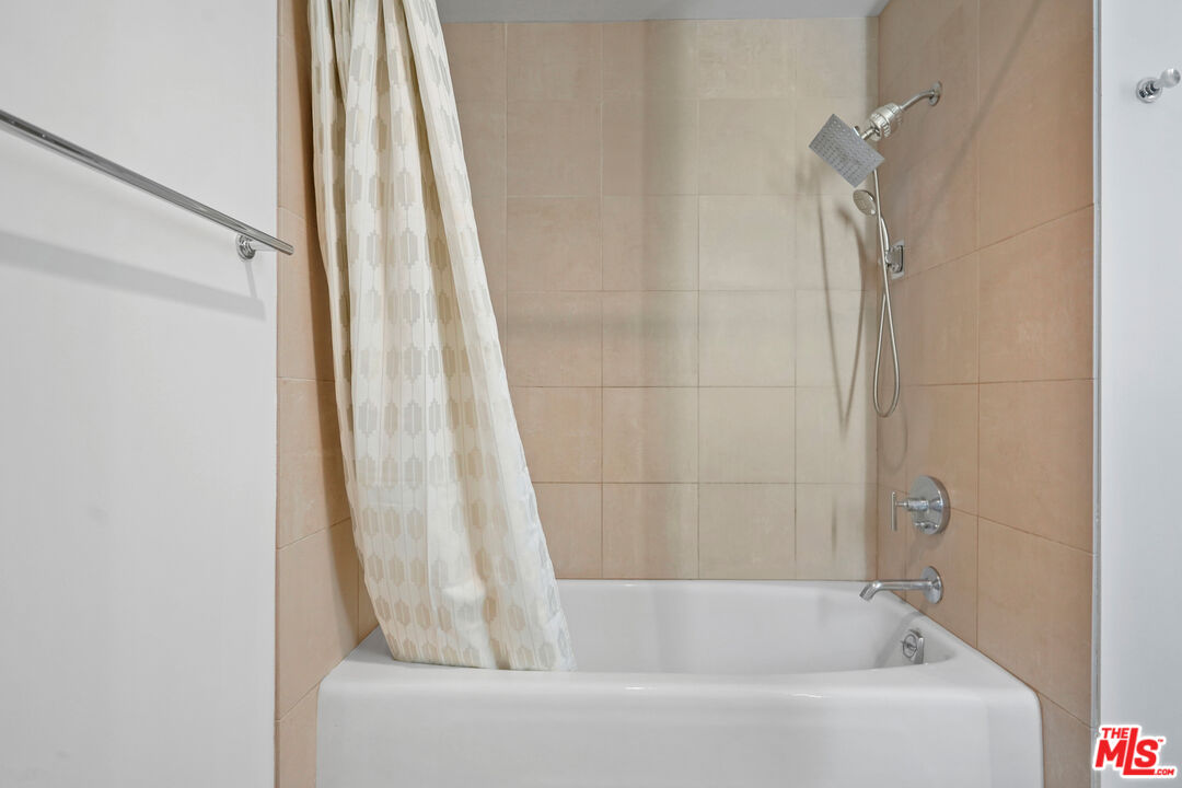 1100 S Hope St Unit: 808