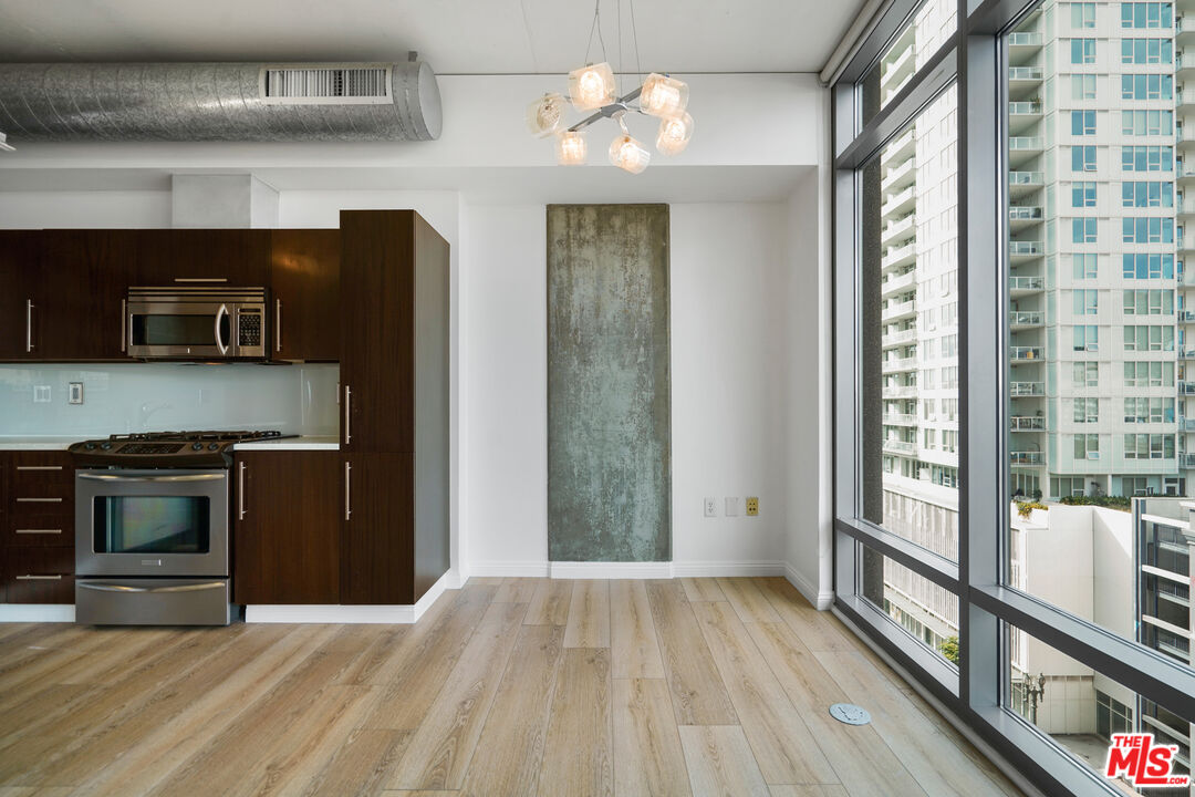 1100 S Hope St Unit: 808